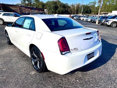 2023 Chrysler 300 Touring