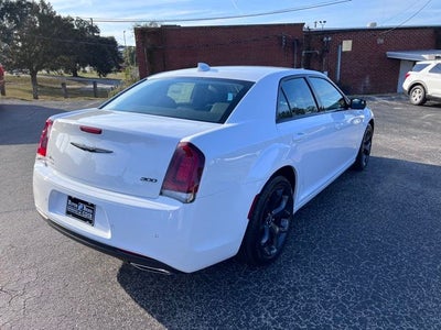 2023 Chrysler 300 Touring